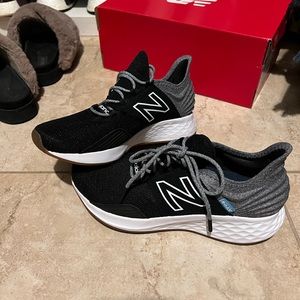 Womens new balance roam tennis shoes!
